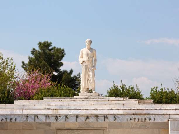 Το μνημείο του Ιπποκράτη στη Λάρισσα