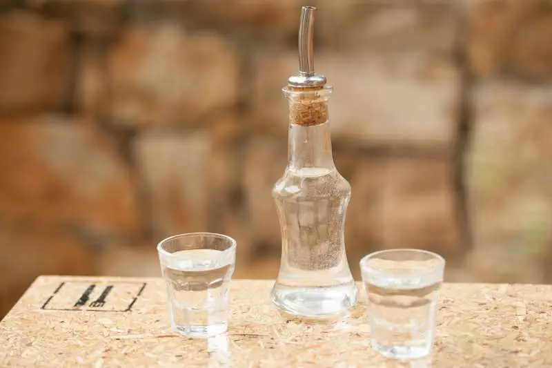 Φυσική αντιμετώπιση των ρυτίδων με ρακί!