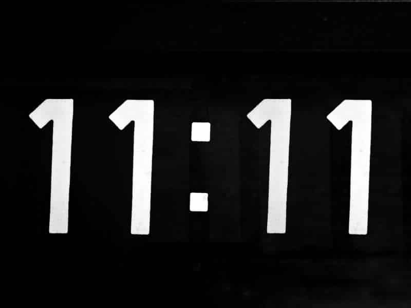 11:11 (Έντεκα : Έντεκα)