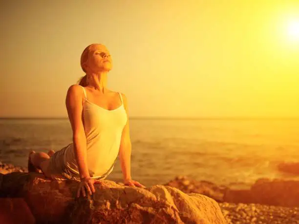 https://enallaktikidrasi.com/2016/09/yoga-isxyros-symmaxos-katapolemisi-agxous/
