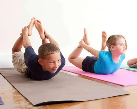 https://enallaktikidrasi.com/2016/09/yoga-paidia-5-logoi-axizei-dokimasete/