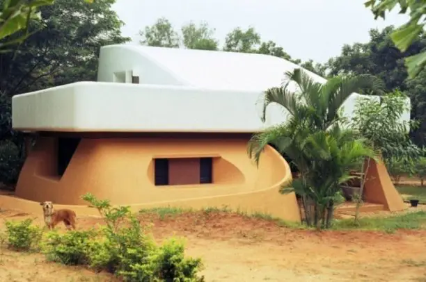 https://enallaktikidrasi.com/2016/10/auroville-monadiki-poli-protipo-xwris-politiki-thriskeia-xrimata/
