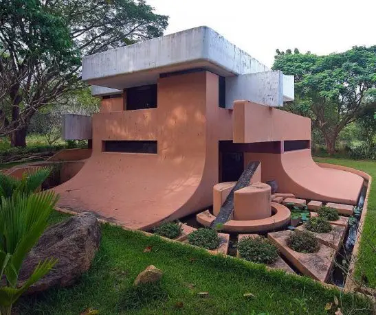 https://enallaktikidrasi.com/2016/10/auroville-monadiki-poli-protipo-xwris-politiki-thriskeia-xrimata/
