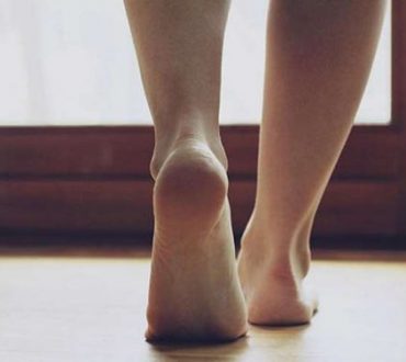 Πόδια που καίνε: Ένα συχνό σύμπτωμα που χρήζει διερεύνησης