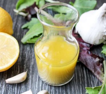 Ο συνδυασμός σκόρδου και χυμού λεμονιού μειώνει την πίεση και τη χοληστερόλη