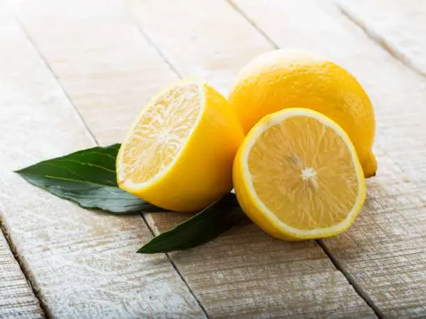 https://enallaktikidrasi.com/2016/10/valte-kommeno-lemoni-fetes-dipla-krevati-apolauste-ofeli/