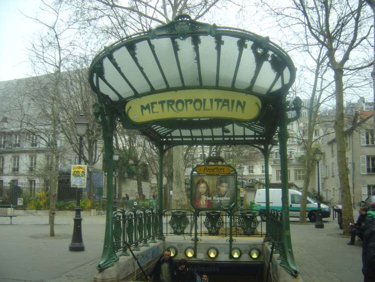 art_nouveau_metro_station_abesses_paris_-_2011