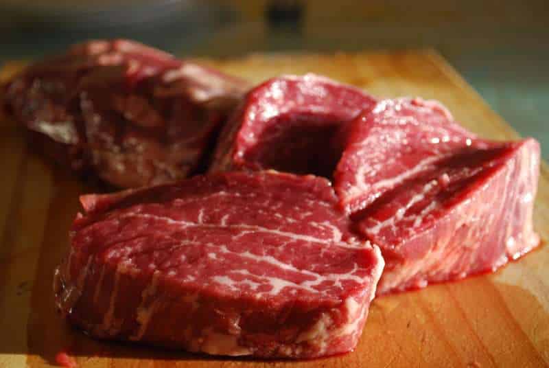 Οι επιπτώσεις της «βιομηχανίας του κρέατος» σε υγεία και περιβάλλον με αριθμούς!