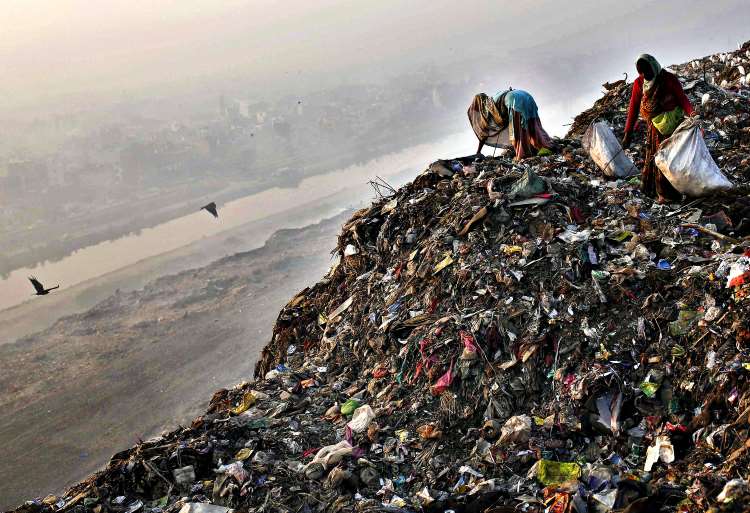 Το Νέο Δελχί, μετά τις σακούλες, απαγορεύει και τα πλαστικά μίας χρήσης