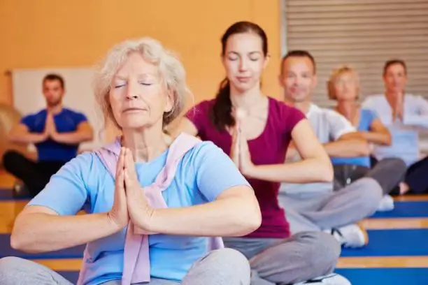 https://enallaktikidrasi.com/2017/03/yoga-poios-einai-katallilos-askithei/