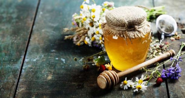 Μέλι: Τα οφέλη του και 3 πανίσχυρες συνταγές