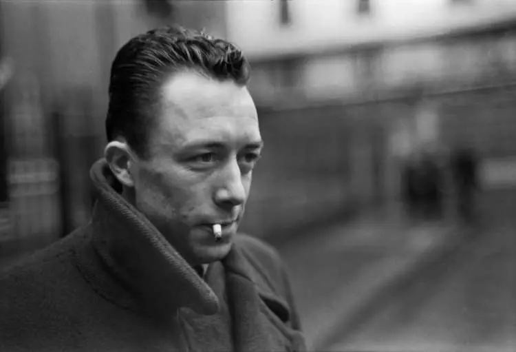 alber-camus-exoume-exorisei-omorfia-ellines-eixan-parei-opla