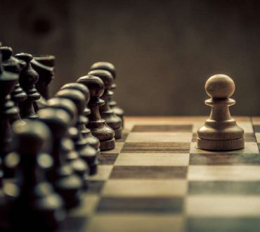 Ζώντας με στρατηγική: 50 μαθήματα που μας διδάσκει το σκάκι για τη ζωή