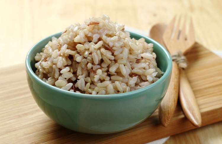 Καστανό ρύζι: 7 εκπληκτικά οφέλη του στην υγεία μας