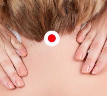 Το σημείο feng fu: Τι συμβαίνει αν βάλετε ένα παγάκι στο πίσω μέρος του λαιμού σας