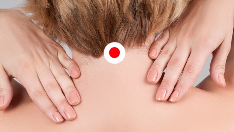 Το σημείο feng fu: Τι συμβαίνει αν βάλετε ένα παγάκι στο πίσω μέρος του λαιμού σας