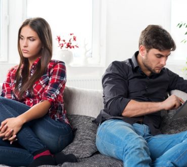 5 προειδοποιητικά σημάδια ότι συμβιβάζεστε σε μια σχέση