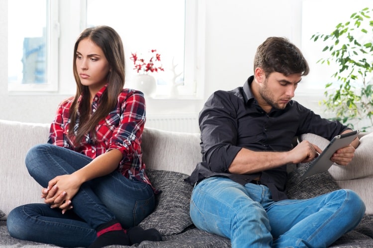 5 προειδοποιητικά σημάδια ότι συμβιβάζεστε σε μια σχέση