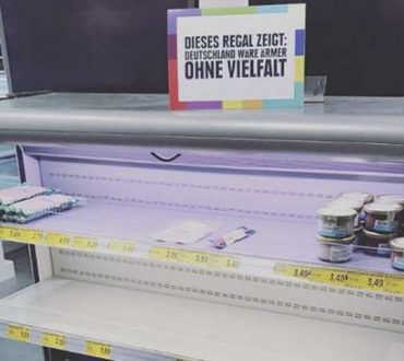 Γνωστή αλυσίδα σούπερ μάρκετ στη Γερμανία, αδειάζει τα ράφια της... για καλό σκοπό!
