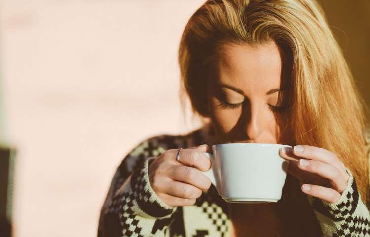 6 λόγοι για να ξυπνάτε νωρίτερα το πρωί και πώς να ξεκινήσετε τη μέρα σας με υγιεινό τρόπο
