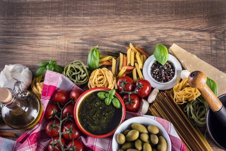Μεσογειακή διατροφή: Χαρακτηριστικά, οφέλη στην υγεία μας και προτεινόμενα γεύματα