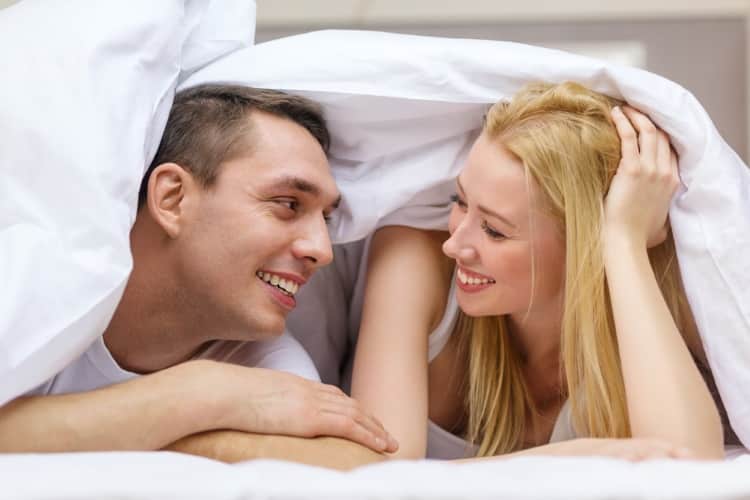11 πράγματα που κάνουν τα ευτυχισμένα ζευγάρια πριν κοιμηθούν