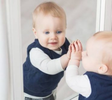 Τα μωρά και το “Στάδιο του Καθρέπτη”