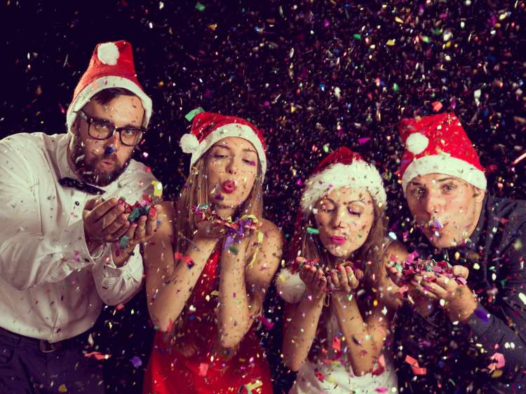 Πώς να περάσετε τις πιο ευτυχισμένες γιορτές! (σύμφωνα με τη θετική ψυχολογία)