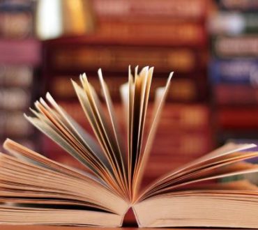 8 βιβλία που αξίζει να έχετε στη βιβλιοθήκη σας το 2018