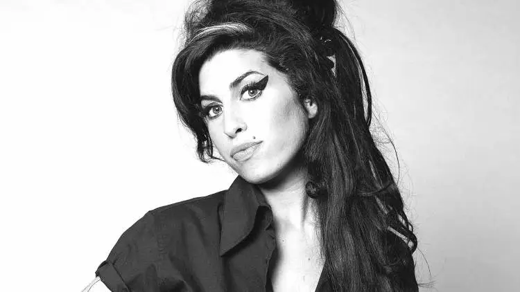Amy Winehouse: «Η ζωή είναι μικρή. Οτιδήποτε μπορεί να συμβεί... και συνήθως συμβαίνει»