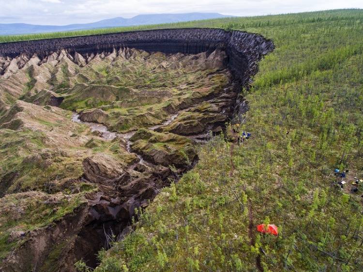 Η «πύλη του κάτω κόσμου» στη Σιβηρία μεγαλώνει τόσο που... αποκαλύπτει αρχαία δάση!