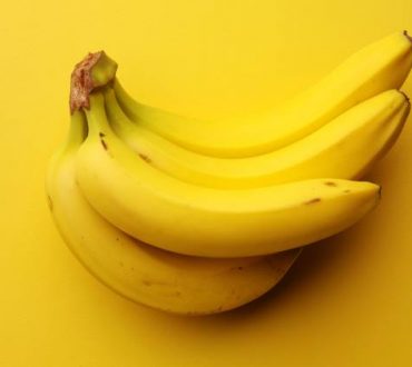 9 πράγματα που συμβαίνουν στο σώμα μας όταν τρώμε μπανάνα