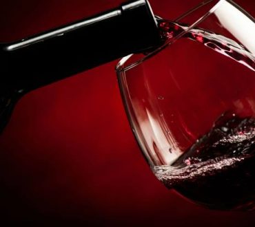 Το κόκκινο κρασί προστατεύει τη στοματική μας υγεία, σύμφωνα με έρευνα