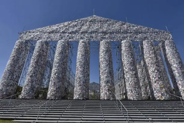 https://enallaktikidrasi.com/2018/03/parthenonas-ftiagmenos-apo-apagorefmena-vivlia-germania/