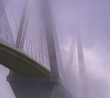 Έλληνας καλλιτέχνης κερδίζει το πρώτο βραβείο σε διεθνή διαγωνισμό με φωτογραφία της γέφυρας Ρίου-Αντιρρίου