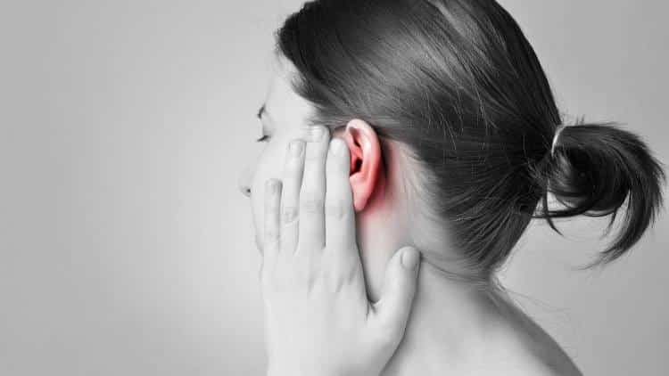 Φυσικοί τρόποι για να ξεβουλώσετε τα αυτιά σας και για να αφαιρέσετε το κερί
