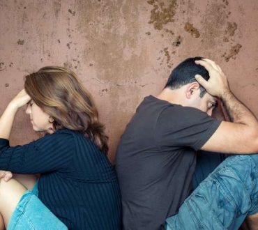 3 λάθη που μας κρατούν παγιδευμένους σε ανθυγιεινές σχέσεις