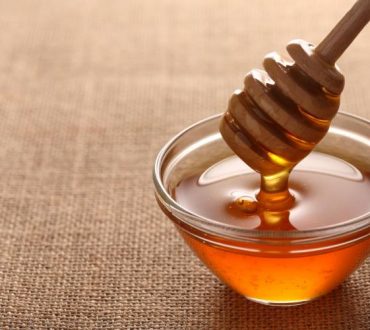 13 λόγοι που το μέλι είναι ευεργετικό για την επιδερμίδα και τα μαλλιά σας
