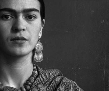 Frida Kahlo: 12 αποφθέγματα που θα σας εμπνεύσουν να μετατρέψετε τον πόνο σε ομορφιά