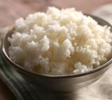 Μια κοινή μέθοδος μαγειρέματος του ρυζιού μπορεί να αφήσει ίχνη αρσενικού, προειδοποιούν οι επιστήμονες