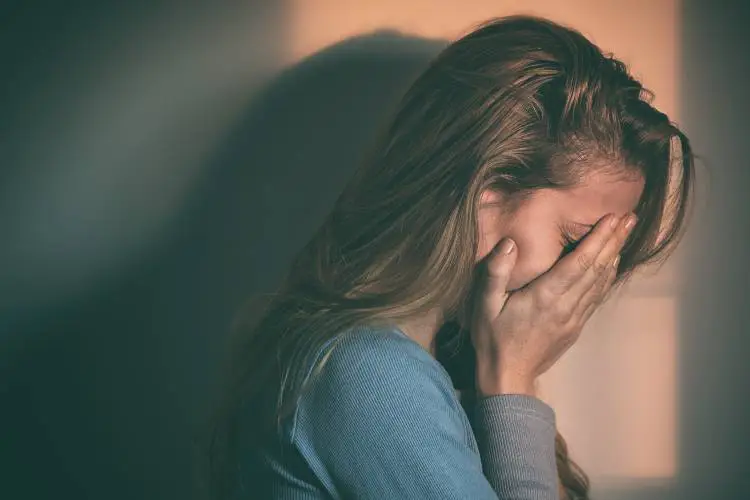 Πώς οι ενοχές δηλητηριάζουν την επικοινωνία σε μια σχέση