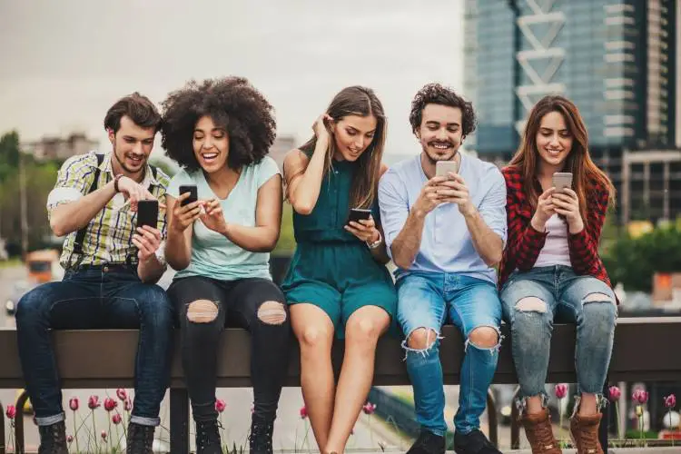 Social Media: Παριστάνοντας αυτό που δεν είμαστε