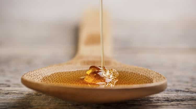 Οι ειδικοί συστήνουν το μέλι ως πρώτη γραμμή θεραπείας για την αντιμετώπιση του βήχα
