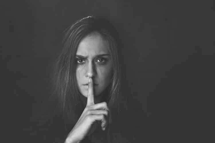 Ενδοοικογενειακή βία: Τα χαρακτηριστικά του θύτη και του θύματος