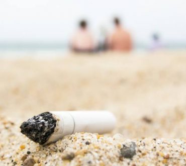 Οι γόπες των τσιγάρων προκαλούν τελικά μεγαλύτερη θαλάσσια ρύπανση απ’ όση πιστεύαμε