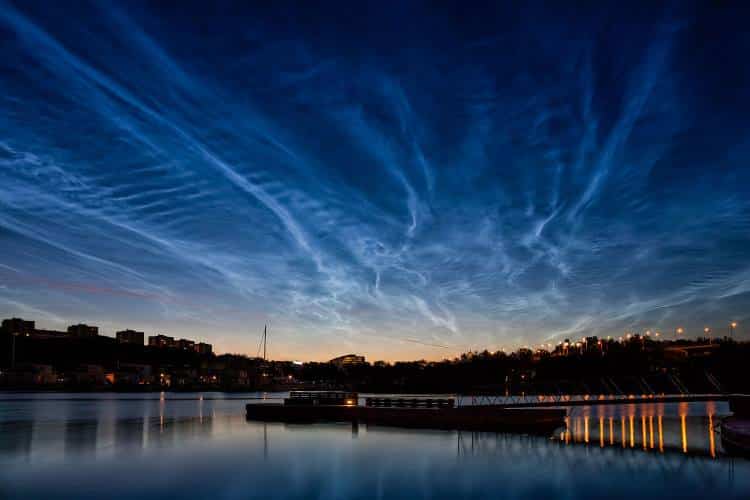 Η NASA κατέγραψε μαγευτικές εικόνες από τα σπάνια "νεφελώδη σύννεφα"