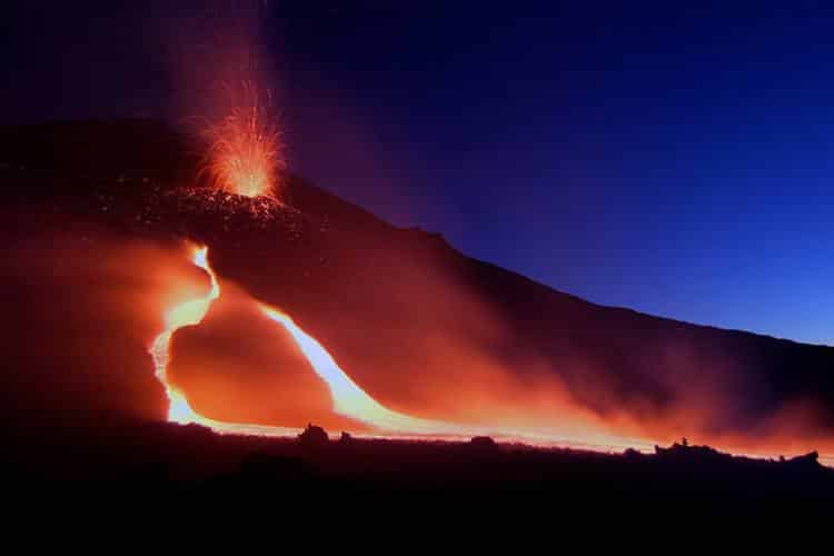 Έρευνα: Επικίνδυνη κατάρρευση του ηφαιστείου της Αίτνας στο Ιόνιο μπορεί να προκαλέσει τσουνάμι