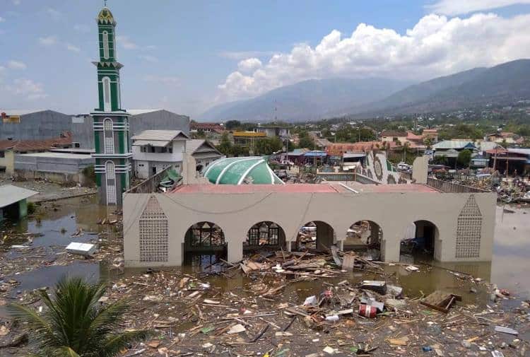 Η Ινδονησία μετρά τις πληγές της μετά από καταστροφικό σεισμό και τσουνάμι