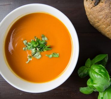 Συνταγή: Θρεπτική σούπα βελουτέ καρότου με σκόρδο