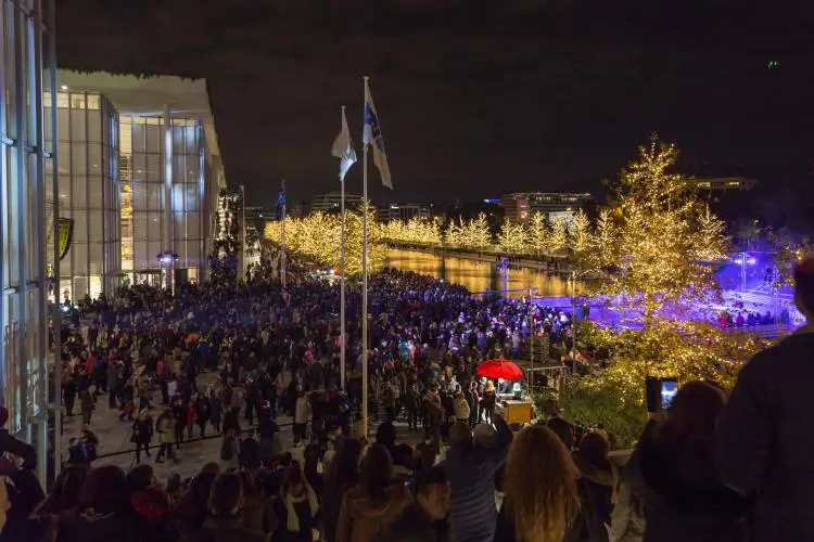 Το ίδρυμα Σταύρος Νιάρχος υποδέχτηκε τα Χριστούγεννα με ένα μαγευτικό γιορτινό σκηνικό (φωτογραφίες)